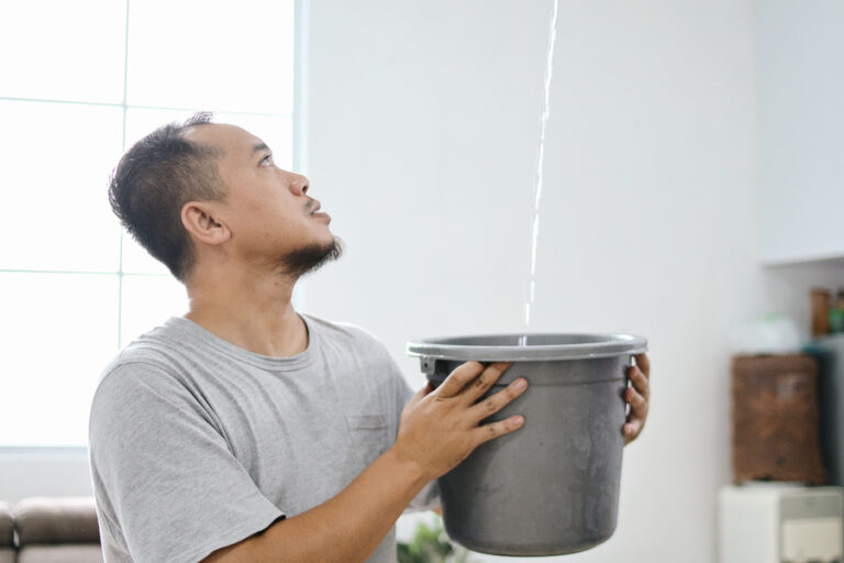 L'installation de détecteurs d'eau connectés pour éviter les fuites d'eau entre deux étages
