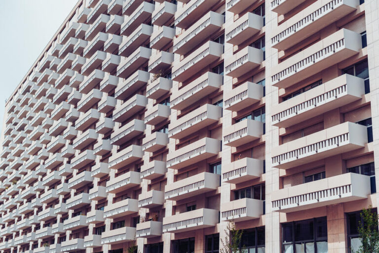 Un grand appartement de logement idéal si on y attribue