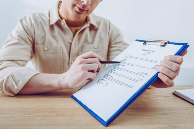 Attestation de ramonage locataire sortant : qui doit la fournir