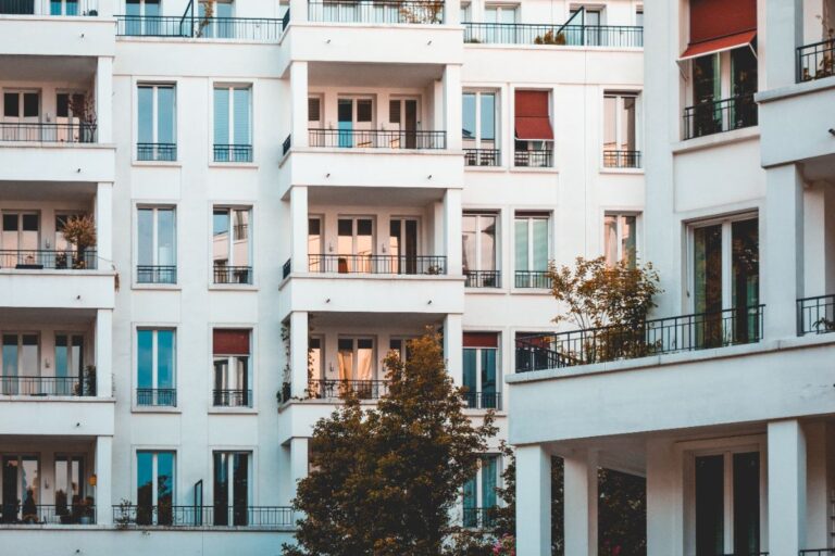 Des beaux immeubles d'appartement à louer